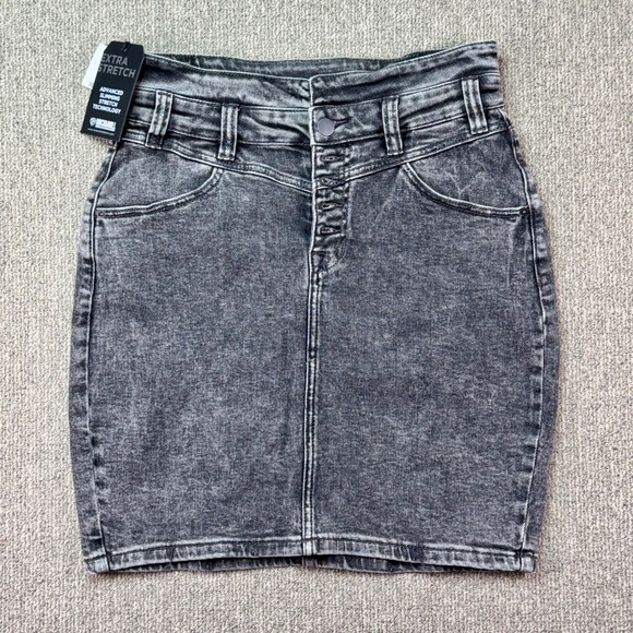 Rock & Roll Denim Dresses & Skirts - Rock & Roll Denim High Rise Button Front Stretch Skirt Size 30 Black‎ Wash